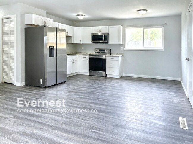 Building Photo - Cozy 3-Bedroom, 1-Bathroom Home in a Conve...