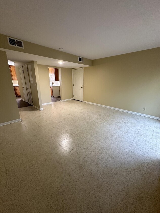 Primary Photo - 109 Bush Cir