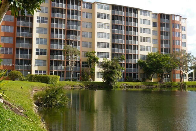 Foto del edificio - 1770 NE 191st St