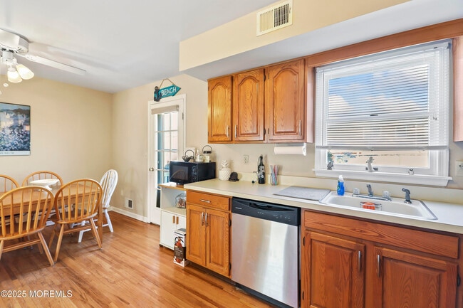 Building Photo - 1001 Central Ave