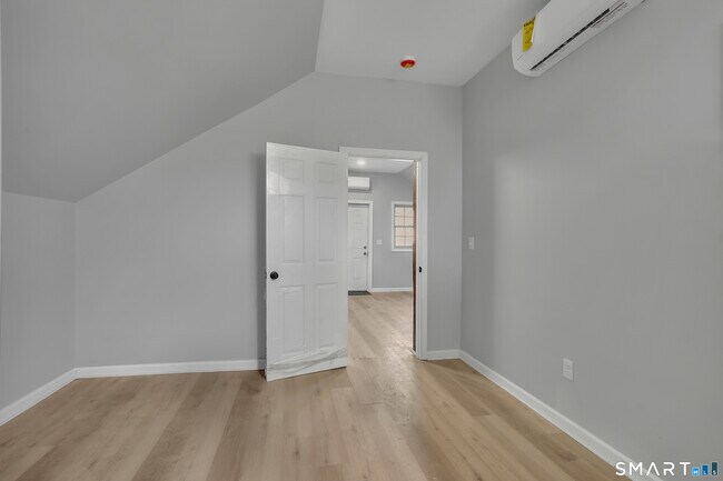 Foto del edificio - 194 Hartford Rd