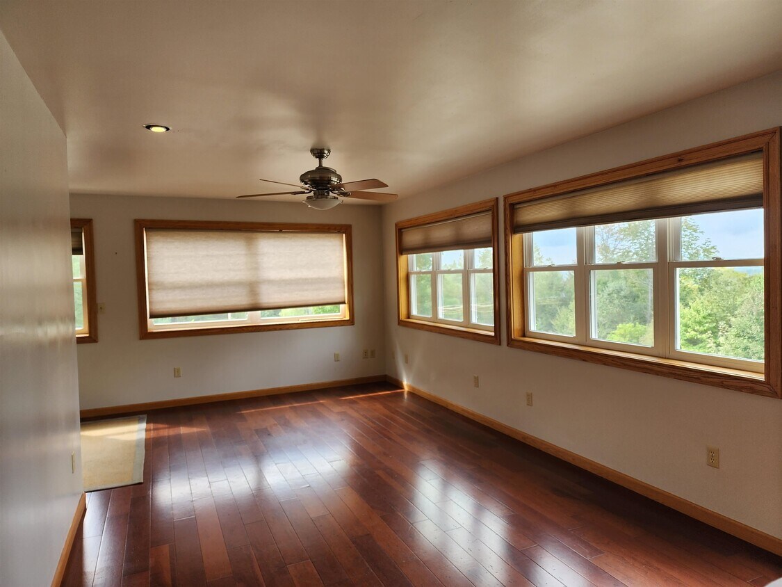 43 Comeau Rd Unit B, Dalton, NH 03598 Room for Rent in Dalton, NH