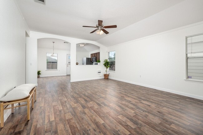 Foto del edificio - Updated 4BD/2BA Home Close to Airport, Tes...