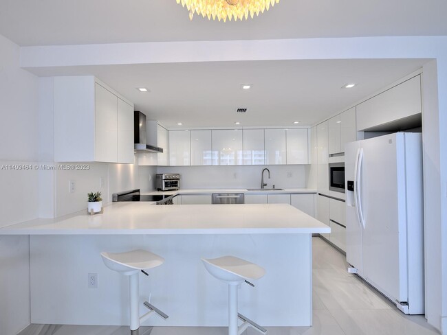 Foto del edificio - 600 NE 36th St