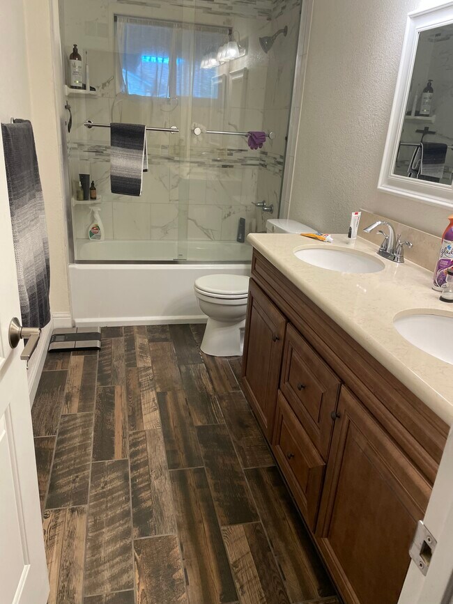 Building Photo - 451 Alamo Dr