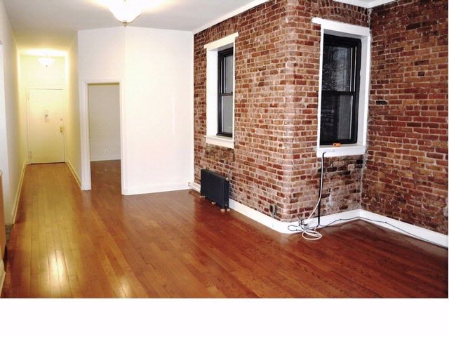 Building Photo - 208 E 13th St