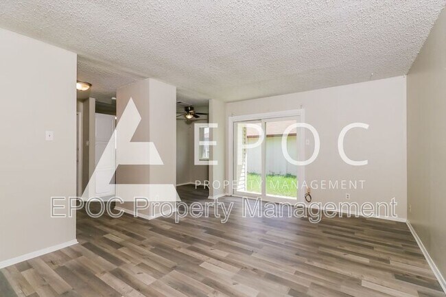 Building Photo - 2208 Creekwood Dr