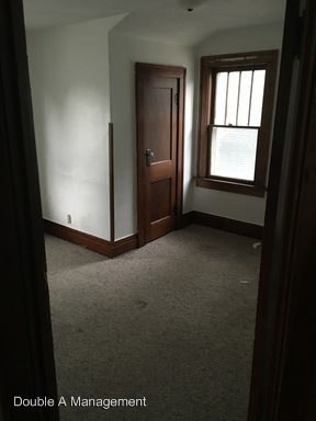 Building Photo - 3 br, 1 bath House - 2829 E 4th St