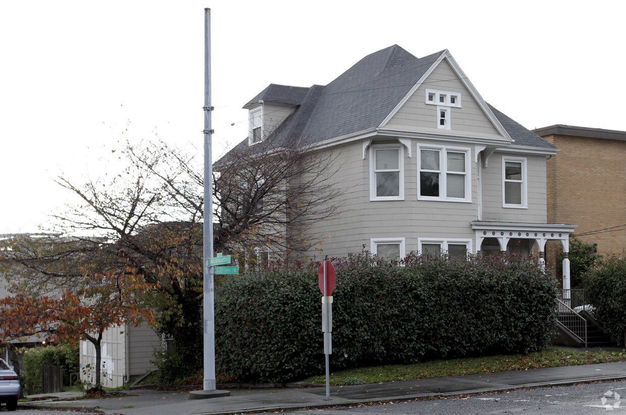 Building Photo - 1545 12th Ave S