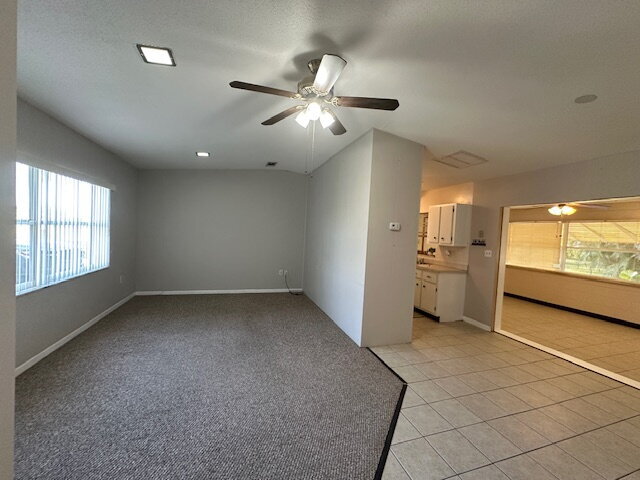 Foto del edificio - Lakeshore Gem with 3 Bedrooms and 2 Full Bathrooms in St. Cloud!