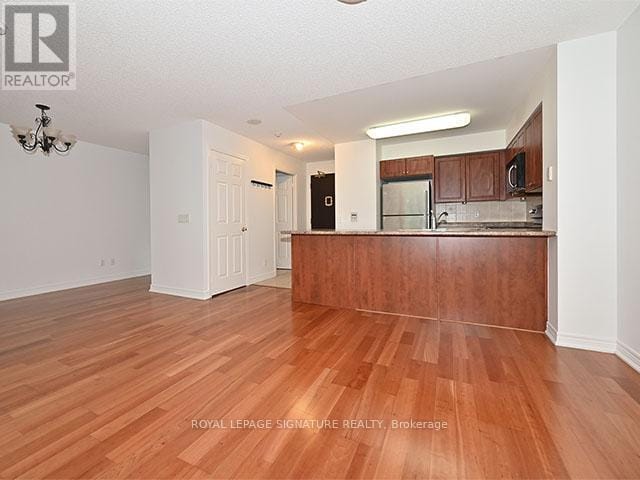 Building Photo - 30 Grand Trunk Crescent