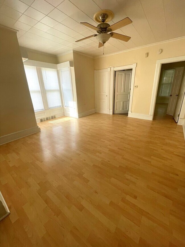 Foto del edificio - 516 N Adams St