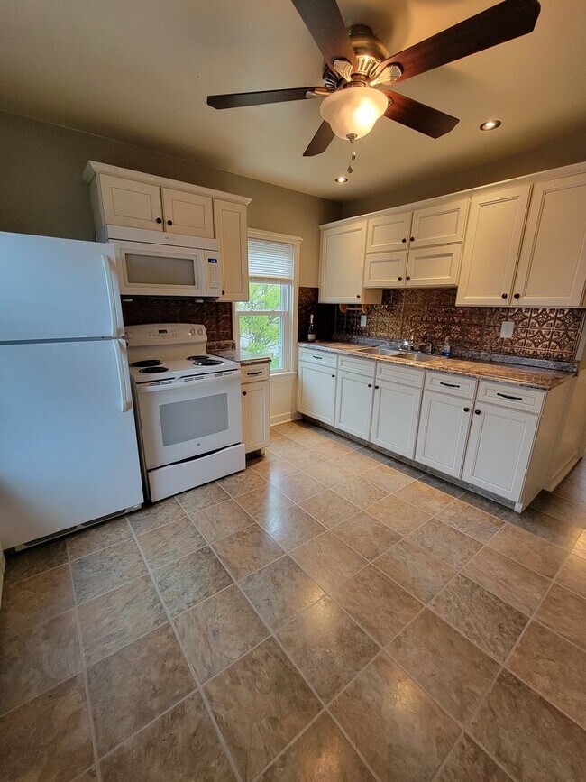 Foto del edificio - 5176-5178 Greenvillage Road