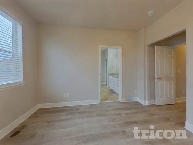 Building Photo - 9805 W Hinsdale Pl