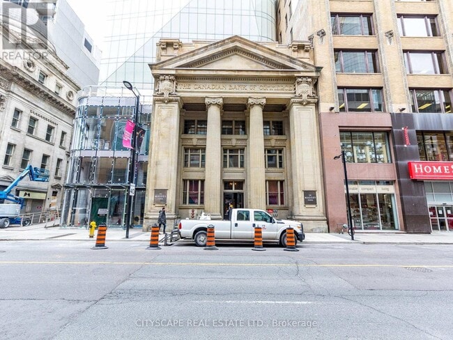 Building Photo - 197-1197 Yonge St