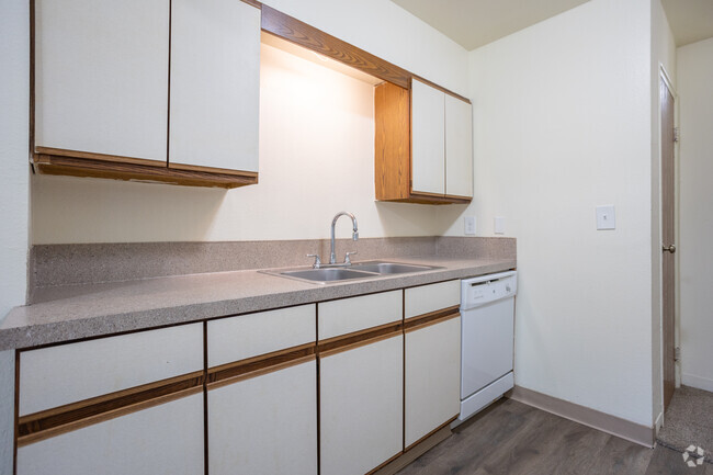 1 BR, 1 BA - 760sf - Oakview Apartments