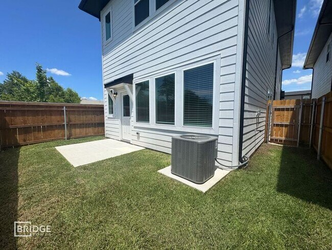 Foto del edificio - 33187 Oak Hts Pl