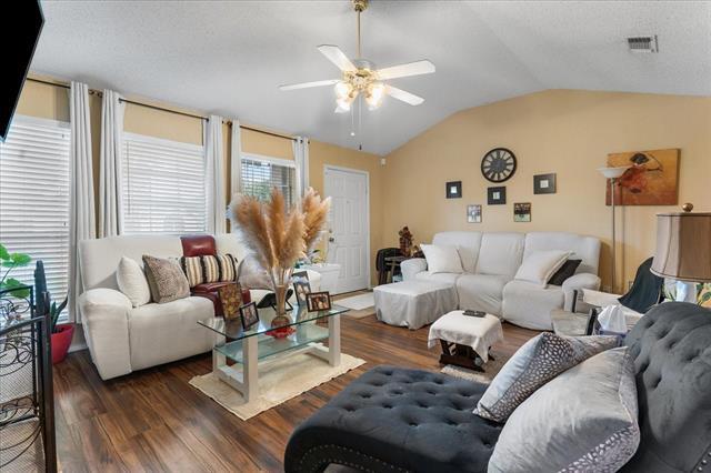 Foto del edificio - 10311 Pondwood Dr