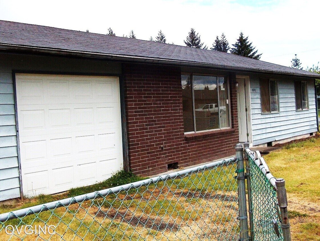 Primary Photo - 3 br, 1 bath House - 404 WEST D STREET