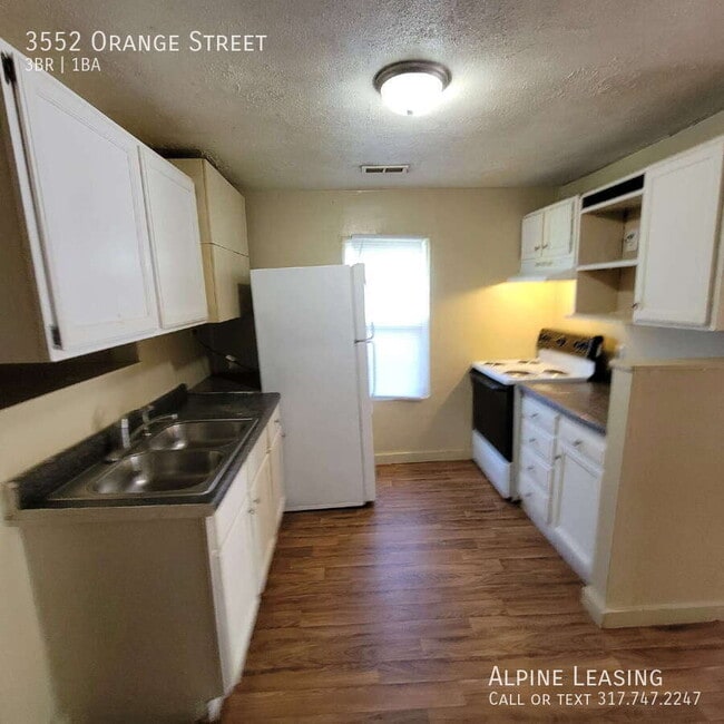 Building Photo - 3552 Orange St