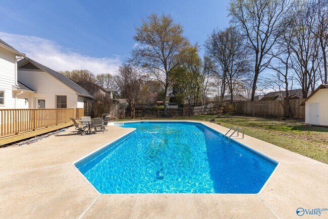 Building Photo - 104 Mountain View Ln