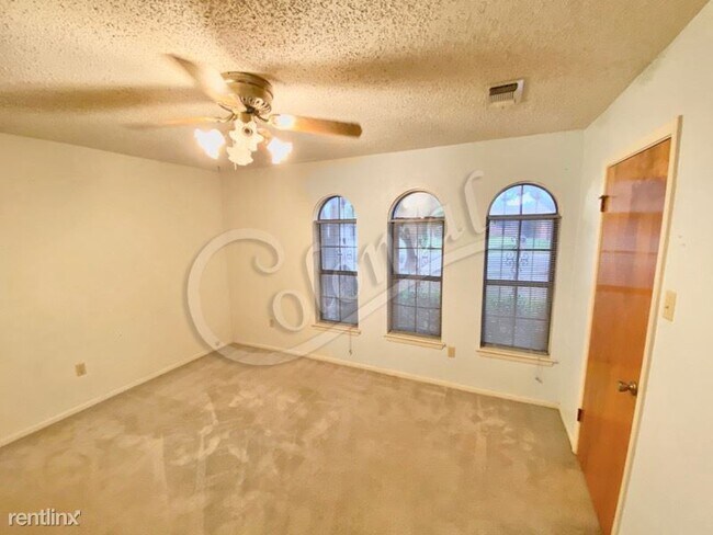 Building Photo - 3 br, 1.5 bath House - 2004 Sunset St