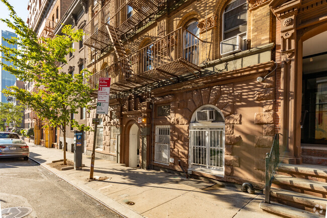 Foto del edificio - 220 E 36th St