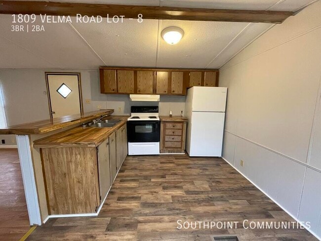 Building Photo - 1809 Velma Rd