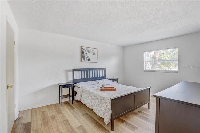 Foto del edificio - 350 79th Ave N