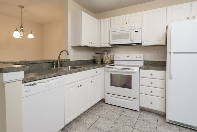 Arundel Plan B- Kitchen - Bowling Brook Apartments