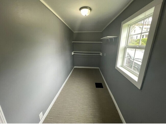 Foto del edificio - 431 Dryden Rd