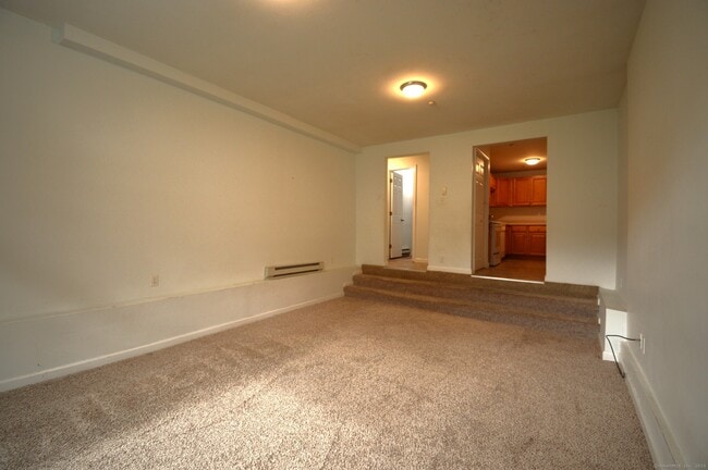 Building Photo - 949 Pleasant Valley Rd