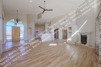 Building Photo - 14731 E Dixileta Dr