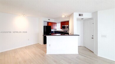 Building Photo - 13060 Vista Isles Dr