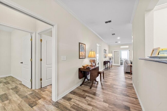 Building Photo - 1008 Edinburgh Dr