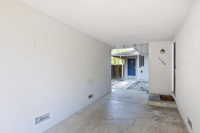 Building Photo - 1708-1710 Alameda Avenue