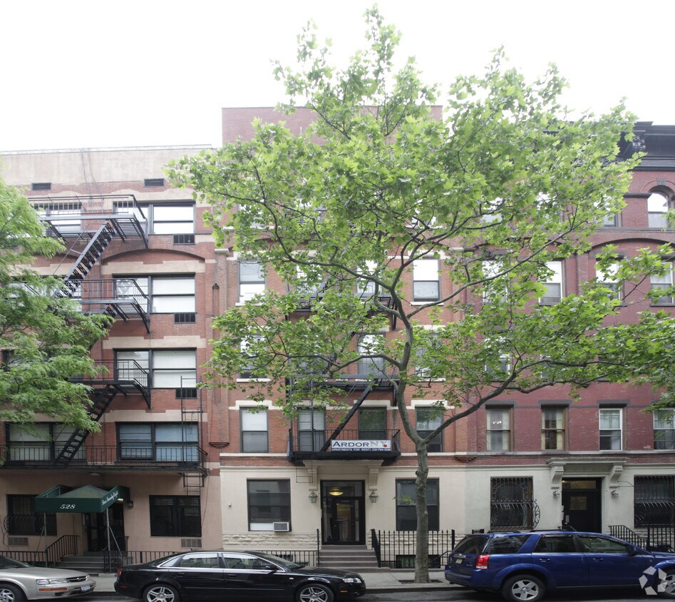 Foto del edificio - 526 E 85th St