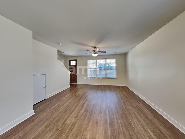 Foto del edificio - 5516 Central Grove Sq