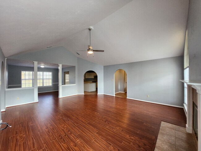 Building Photo - 5742 Countryside Dr