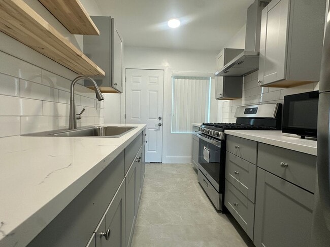 Photo - 1943 West 39th Street Apartment