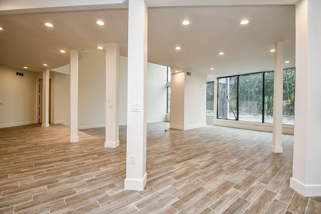 Foto del edificio - 8115 Fondren Lake Dr