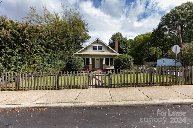 Building Photo - 1225 Kennon St