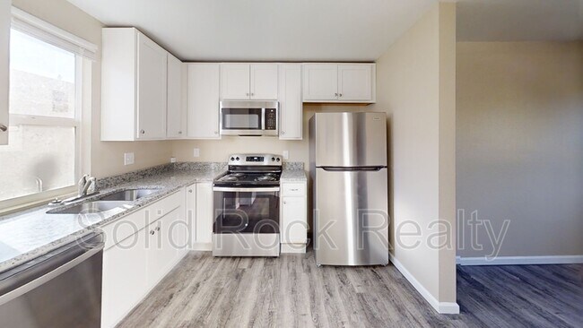 Building Photo - 2405 E St Vrain St