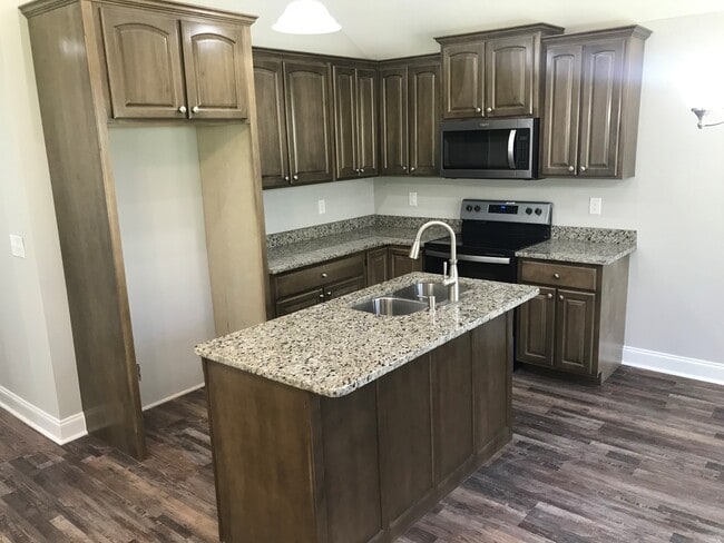 Building Photo - 708 Delta St