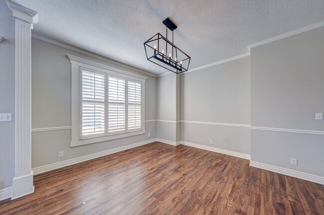 Foto del edificio - {14400} Somerset Brooke + Beautifully Upda...