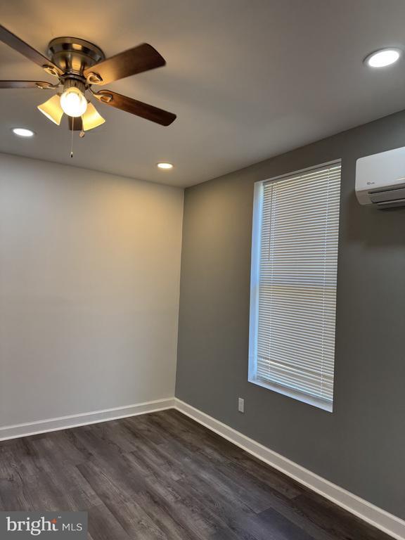 Foto del edificio - 214 W 8th St