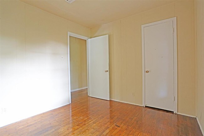 Building Photo - 302 N Beauregard St