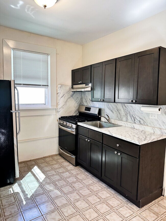 Building Photo - 2876 Randall Ave