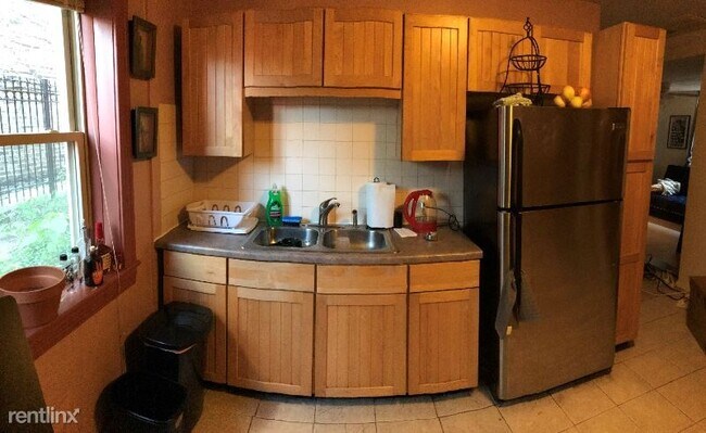 Foto del edificio - 2818 W Barry Ave