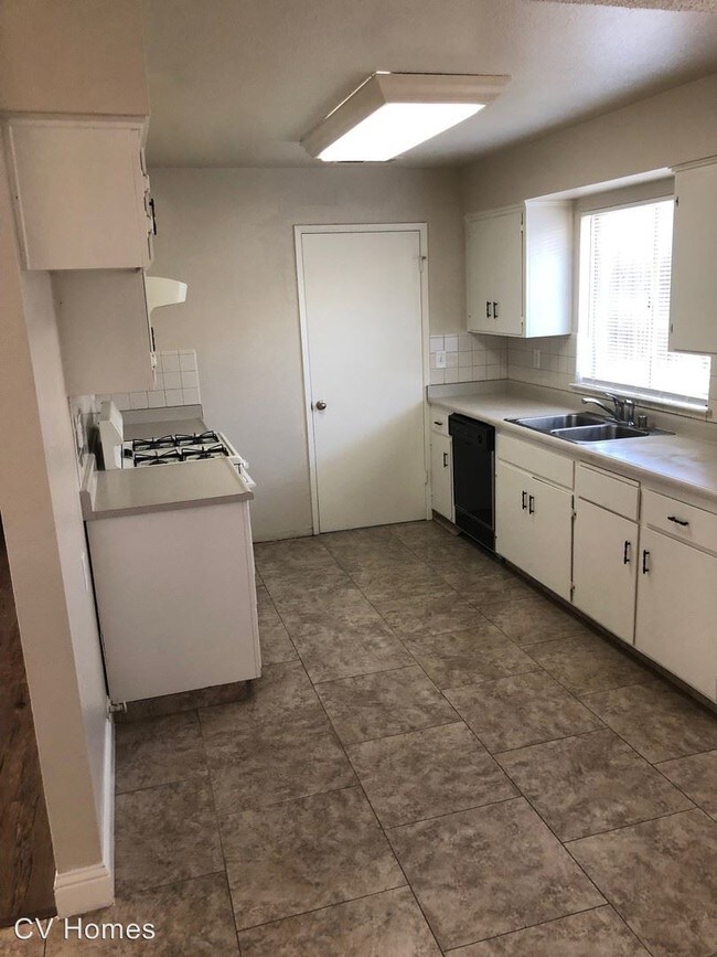 Foto del edificio - 3 br, 2 bath House - 762 E. Myrtle Ave.